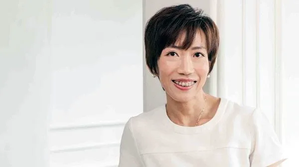 Dr Tan shares her journey of becoming the first female hip & knee orthopaedic surgeon in Singapore.