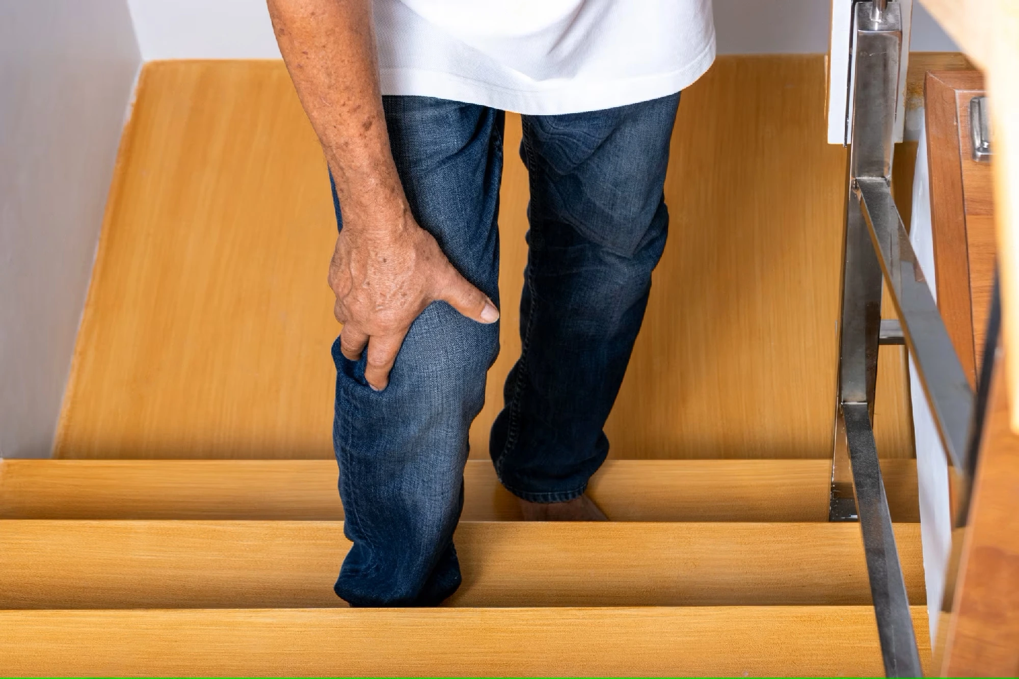 Knee Pain When Climbing Stairs