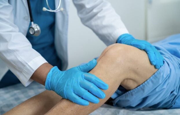 The Robot Isn’t Doing Your Knee Replacement – Your Surgeon Is. Here’s What Robotic Surgery Really Means.