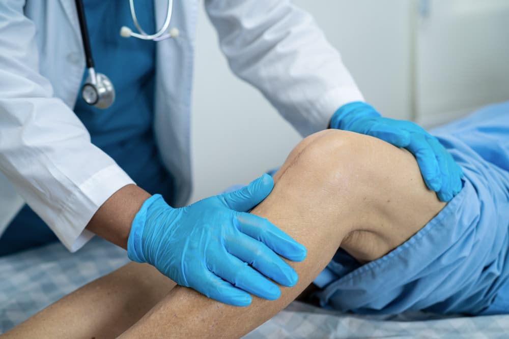 The Robot Isn’t Doing Your Knee Replacement – Your Surgeon Is. Here’s What Robotic Surgery Really Means.