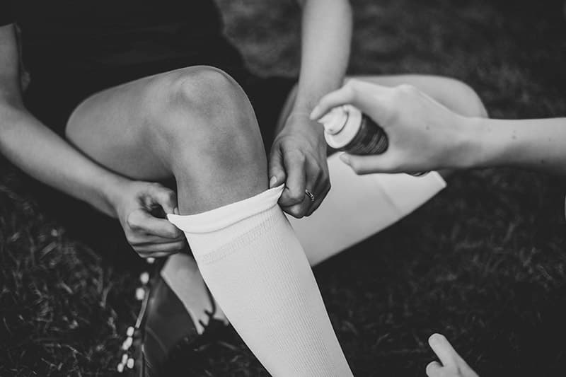 football players acl tear knee injury